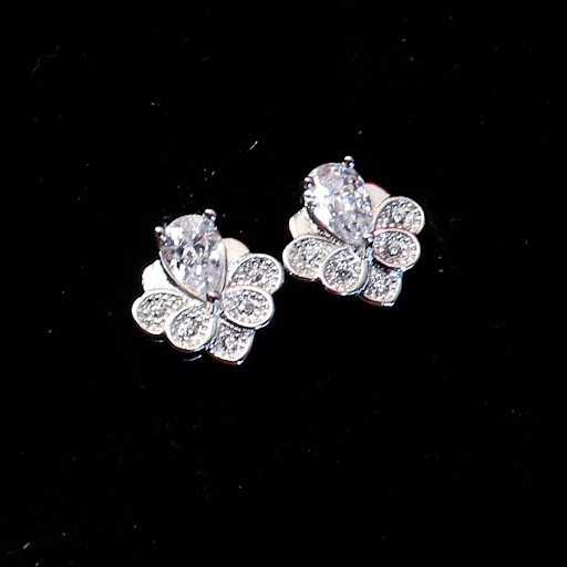 Pear-Cut Sparkle Floral Stud Earrings in 925 Sterling Silver