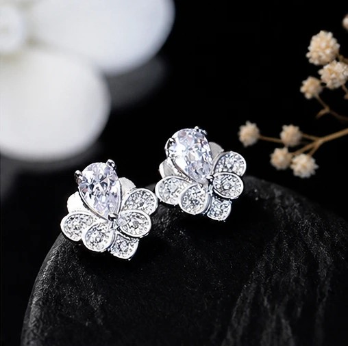 Pear-Cut Sparkle Floral Stud Earrings in 925 Sterling Silver
