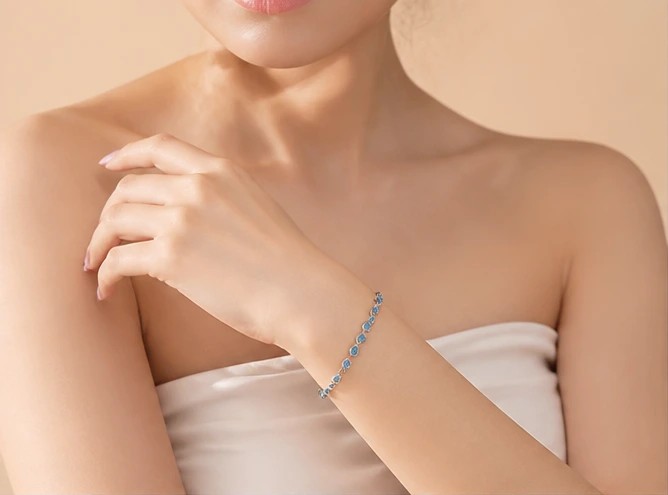 Ocean Whisper: Dainty Blue Topaz Heart Silver92.5% Bracelet