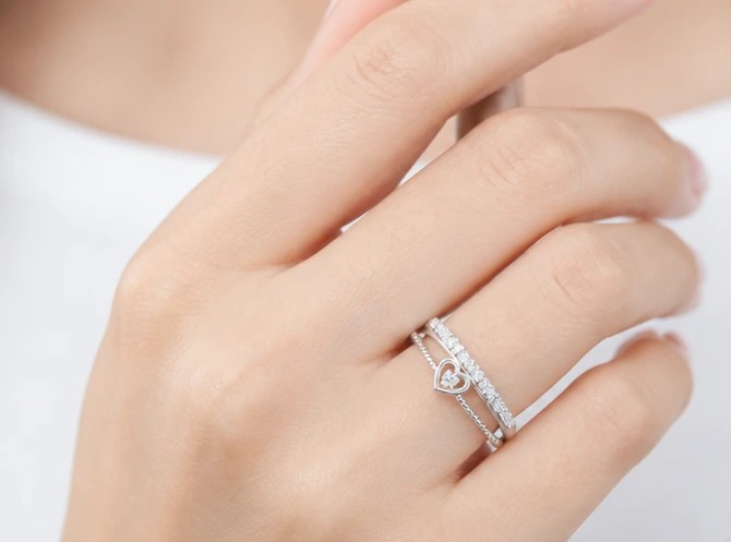 AuraHeart Silver Dual-Band Floating Diamond Ring