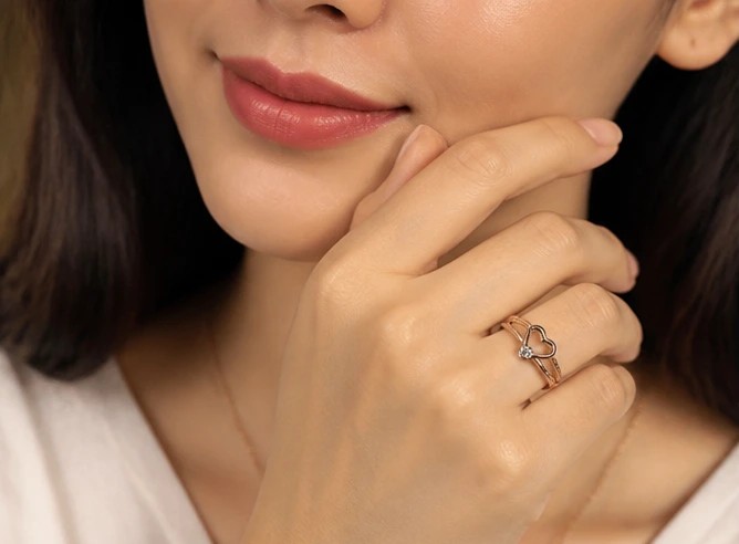 Adore Whisper™ Rose Gold Open Heart Split-Shank Ring